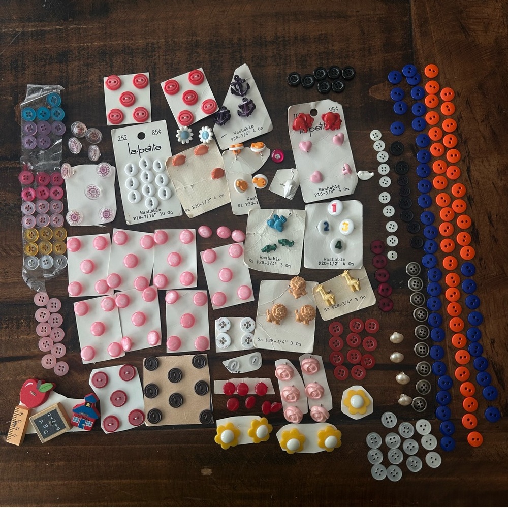 Lot of Vintage Assorted Buttons Animals  Birds Hearts Flowers -About 300 Buttons